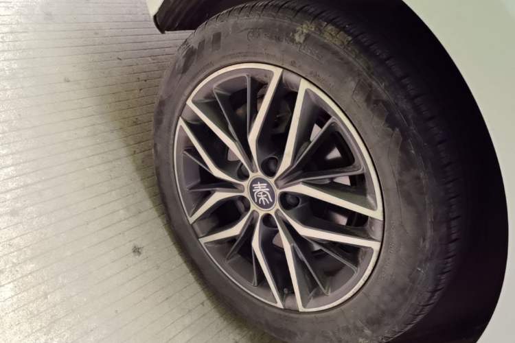 Used BYD Qin PLUS 2024 Honor Edition EV 510KM Leading Model Right Rear Wheel Hub
