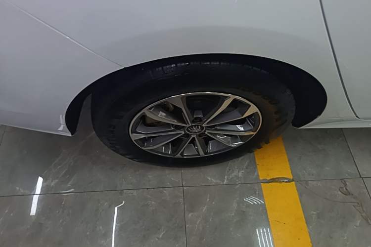 Used BYD Qin PLUS 2024 HONOR Edition DM-i 55KM Leading Model Right Rear Wheel Hub