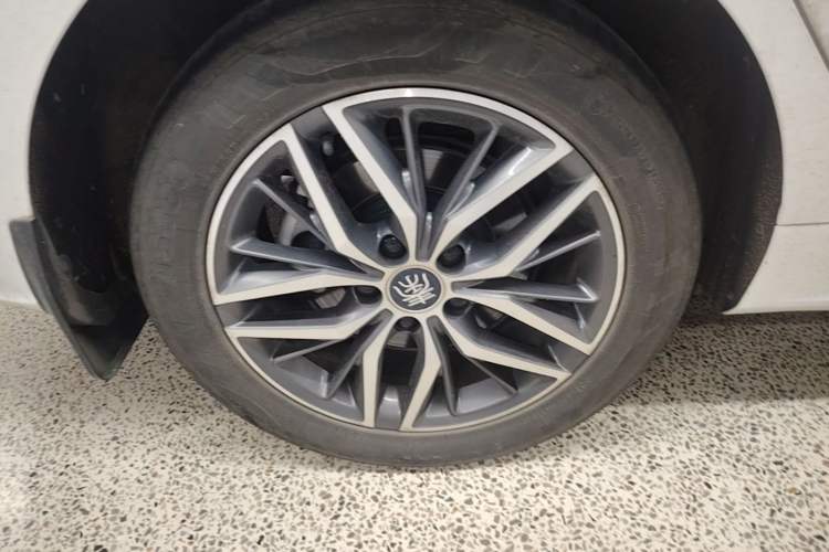 Used BYD Qin PLUS 2024 Honor Edition EV 510KM Leading Model Right Rear Wheel Hub