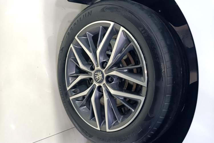 Used BYD Qin PLUS 2024 Honor Edition EV 510KM Leading Model Right Rear Wheel Hub