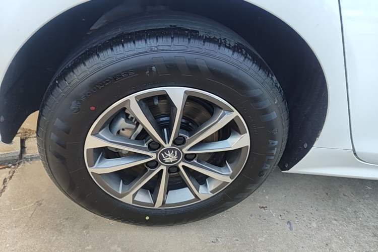 Used BYD Qin PLUS 2024 HONOR Edition DM-i 55KM Leading Model Right Rear Wheel Hub