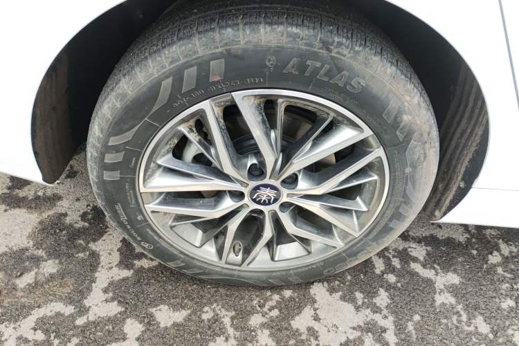 Used BYD Qin PLUS 2024 Honor Edition EV 510KM Beyond Model Right Rear Wheel Hub