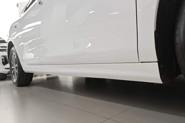 Used BYD Qin PLUS 2024 HONOR Edition DM-i 55KM Leading Model Right Side Sill