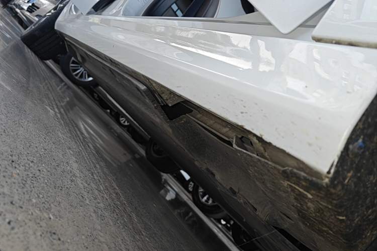 Used BYD Qin PLUS 2024 Honor Edition EV 420KM Beyond Model Right Side Sill