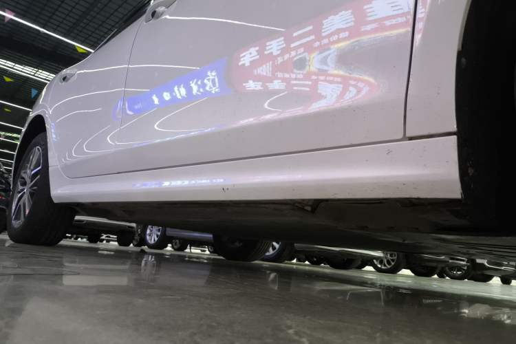 Used BYD Qin PLUS 2024 Honor Edition EV 420KM Beyond Model Right Side Sill