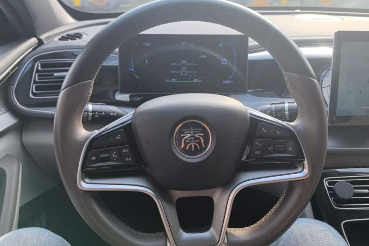 Used BYD Qin PLUS 2024 Honor Edition EV 510KM Leading Model Steering Wheel