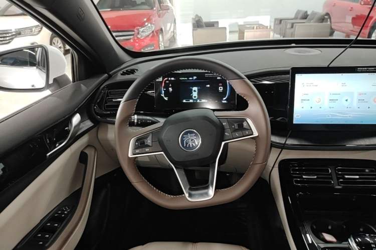 Used BYD Qin PLUS 2024 HONOR Edition DM-i 55KM Leading Model Steering Wheel