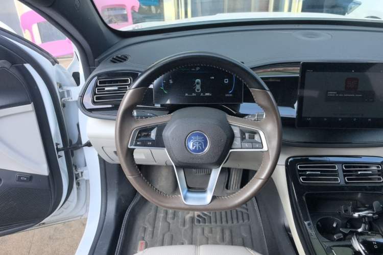 Used BYD Qin PLUS 2024 HONOR Edition DM-i 55KM Leading Model Steering Wheel