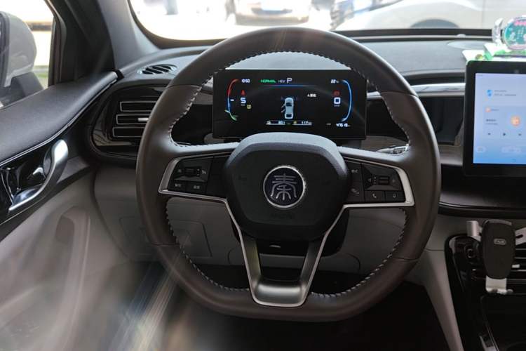 Used BYD Qin PLUS 2024 HONOR Edition DM-i 55KM Leading Model Steering Wheel