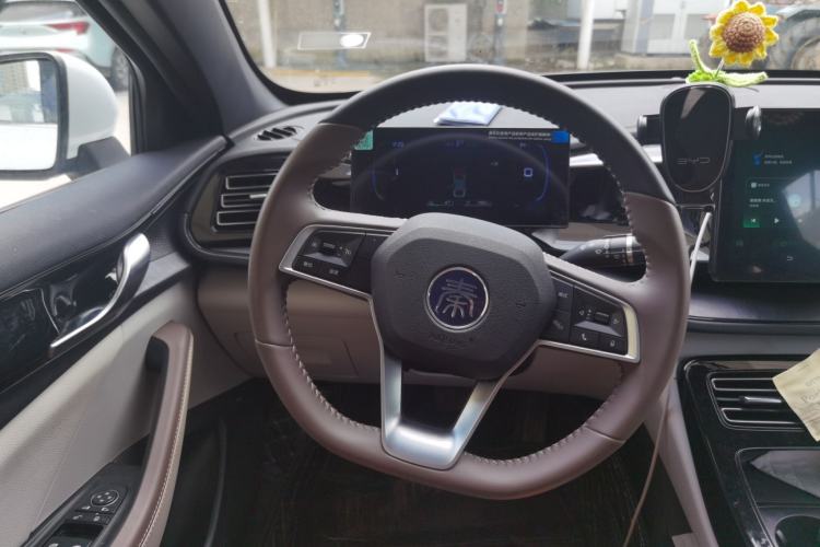 Used BYD Qin PLUS 2024 HONOR Edition DM-i 55KM Leading Model Steering Wheel