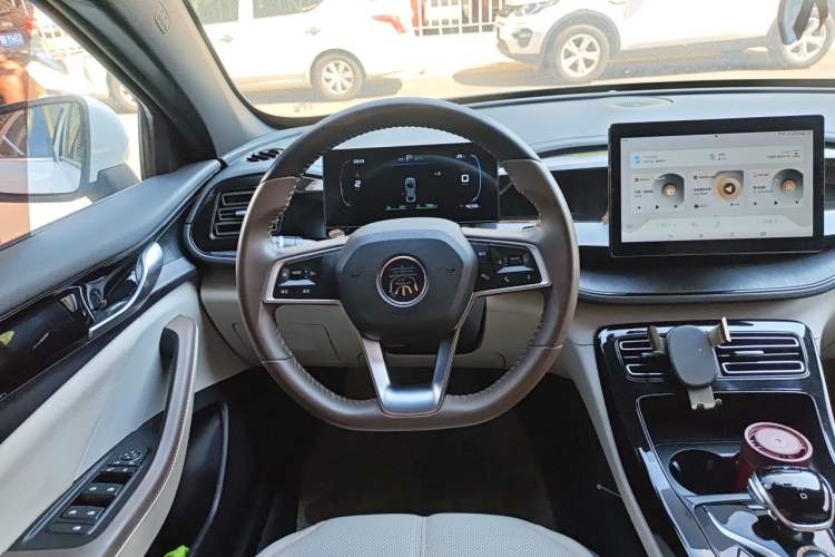 Used BYD Qin PLUS 2024 HONOR Edition DM-i 55KM Leading Model Steering Wheel