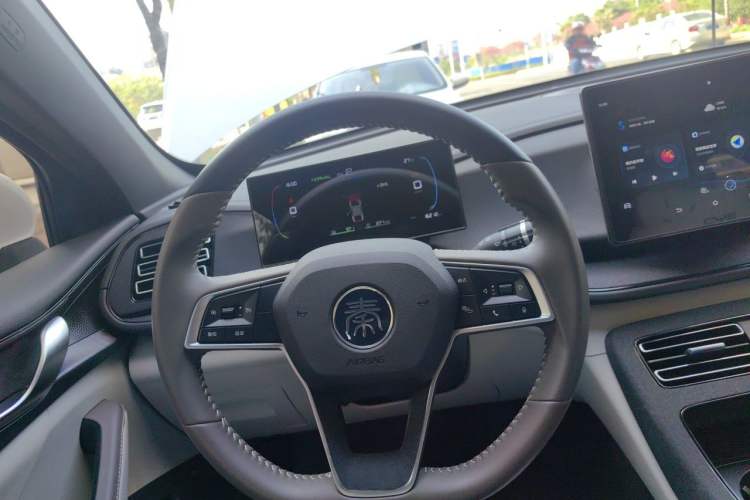 Used BYD Qin PLUS 2024 HONOR Edition DM-i 55KM Leading Model Steering Wheel