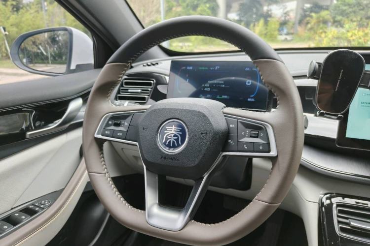 Used BYD Qin PLUS 2024 HONOR Edition DM-i 55KM Leading Model Steering Wheel