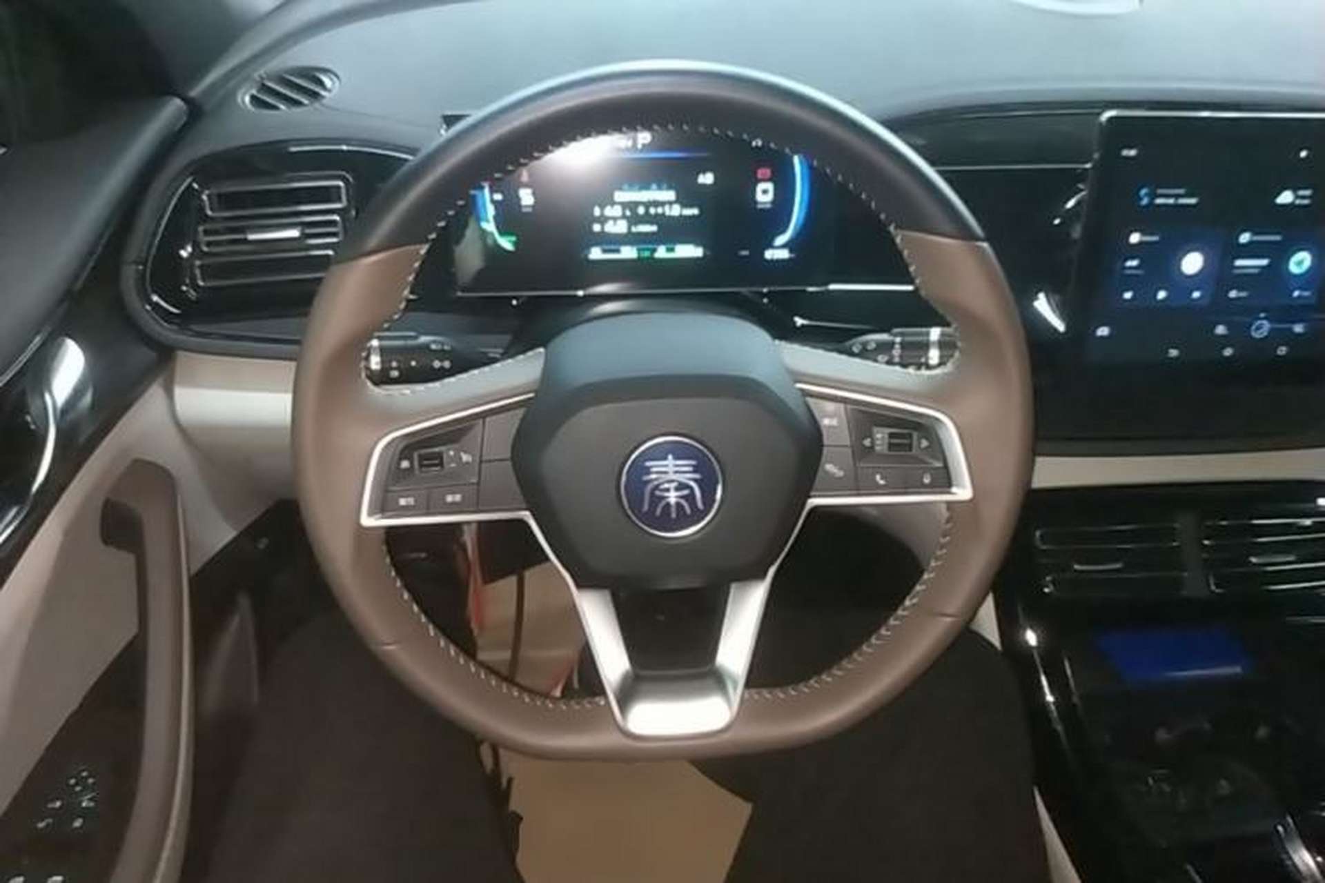 Used BYD Qin PLUS 2024 HONOR Edition DM-i 55KM Leading Model Steering Wheel