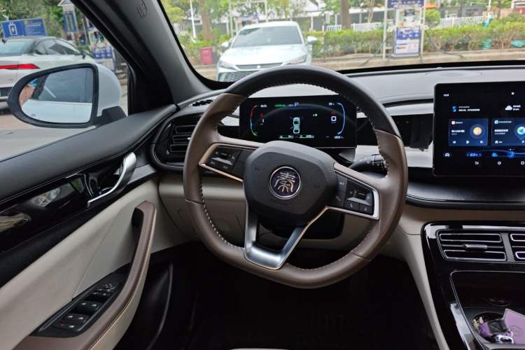 Used BYD Qin PLUS 2024 HONOR Edition DM-i 55KM Leading Model Steering Wheel