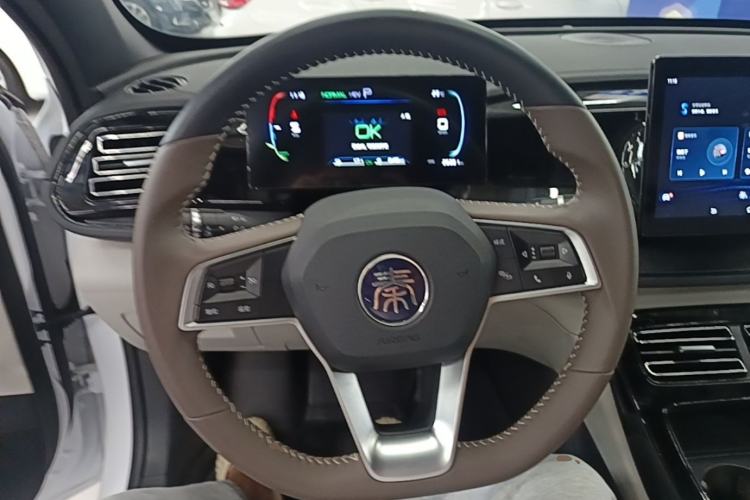 Used BYD Qin PLUS 2024 HONOR Edition DM-i 55KM Beyond Model Steering Wheel