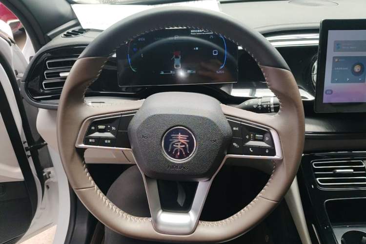 Used BYD Qin PLUS 2024 HONOR Edition DM-i 55KM Leading Model Steering Wheel