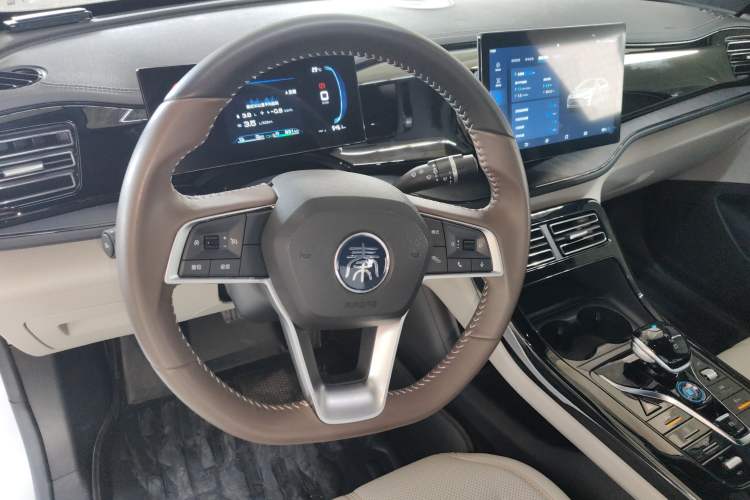 Used BYD Qin PLUS 2024 HONOR Edition DM-i 55KM Leading Model Steering Wheel