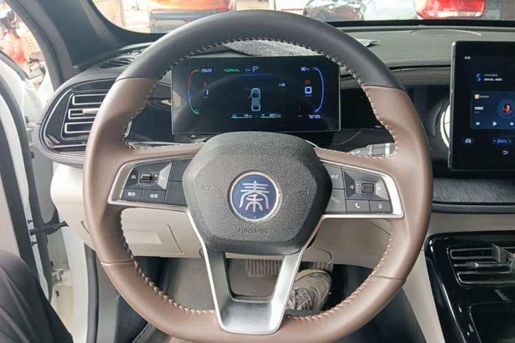 Used BYD Qin PLUS 2024 HONOR Edition DM-i 55KM Leading Model Steering Wheel