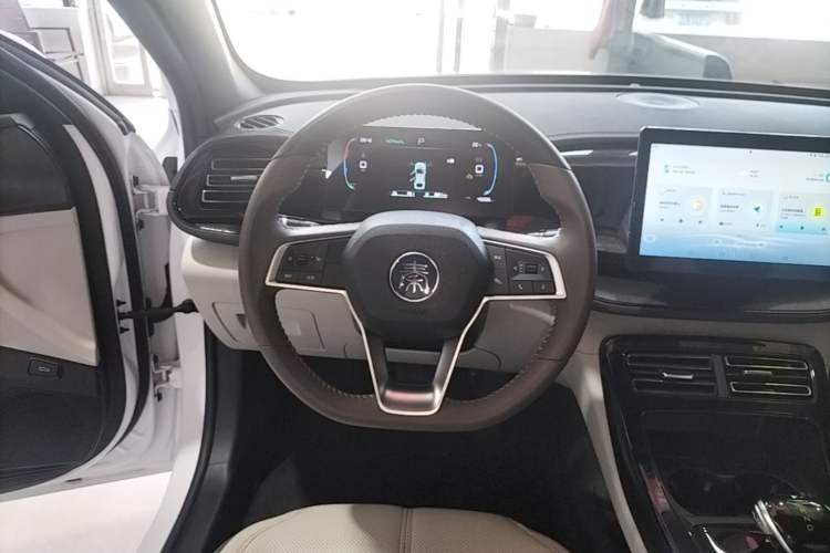 Used BYD Qin PLUS 2024 HONOR Edition DM-i 55KM Leading Model Steering Wheel