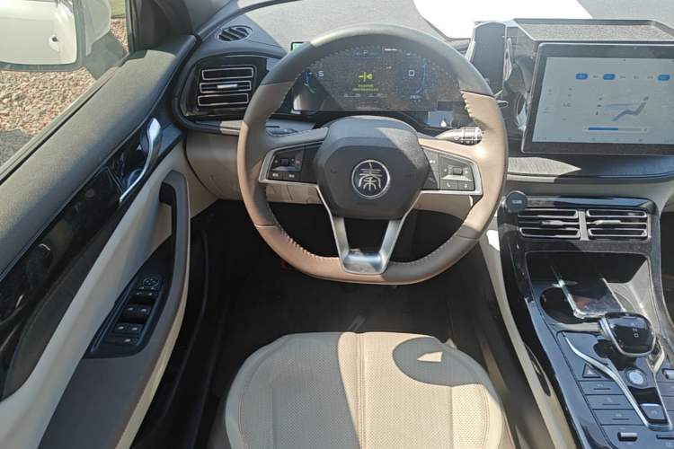 Used BYD Qin PLUS 2024 HONOR Edition DM-i 55KM Leading Model Steering Wheel