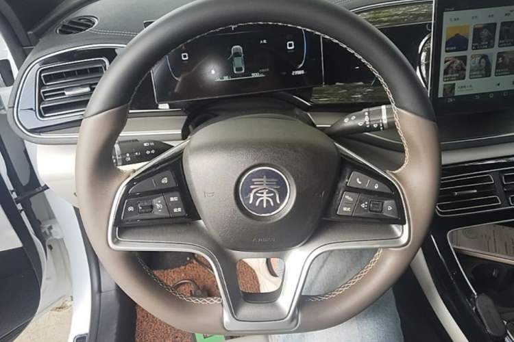 Used BYD Qin PLUS 2024 Honor Edition EV 510KM Leading Model Steering Wheel
