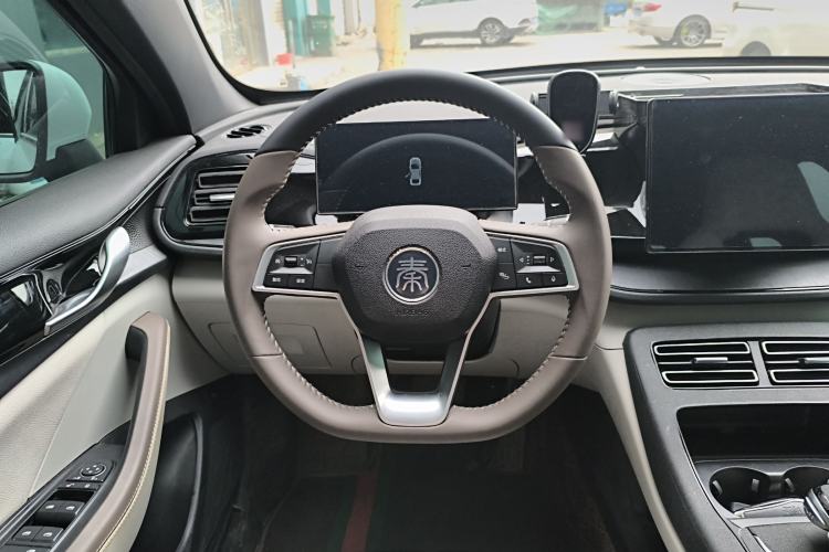 Used BYD Qin PLUS 2024 HONOR Edition DM-i 55KM Beyond Model Steering Wheel