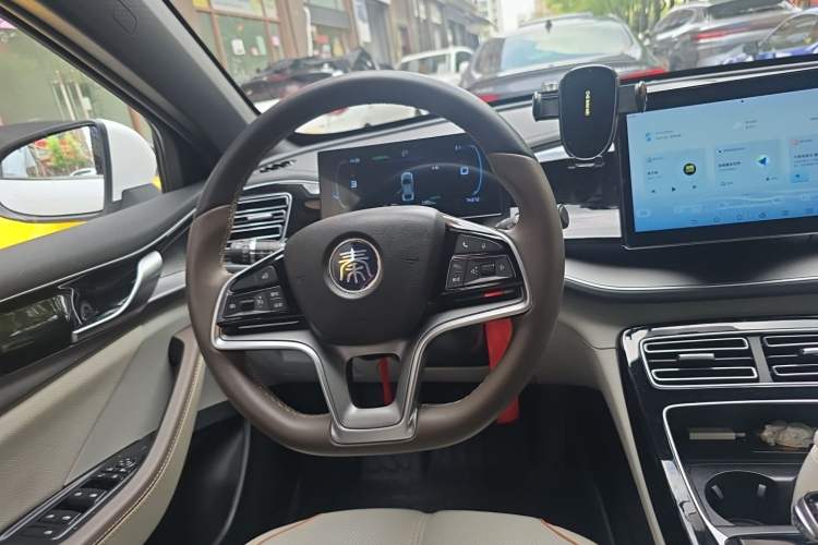 Used BYD Qin PLUS 2024 Honor Edition EV 510KM Leading Model Steering Wheel