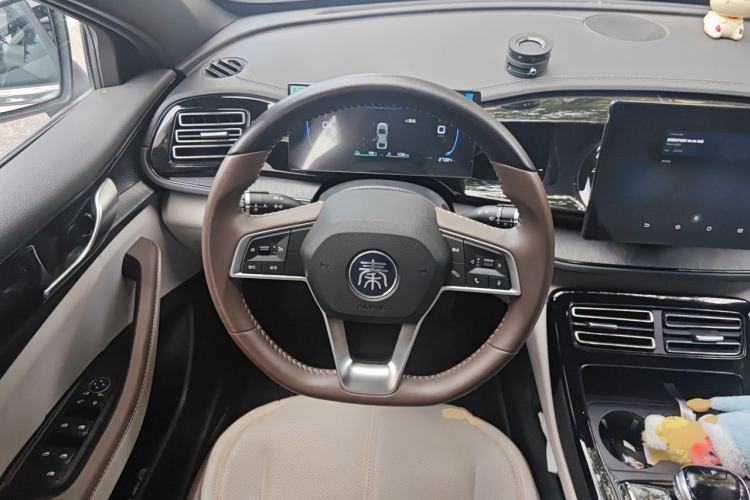 Used BYD Qin PLUS 2024 HONOR Edition DM-i 55KM Leading Model Steering Wheel