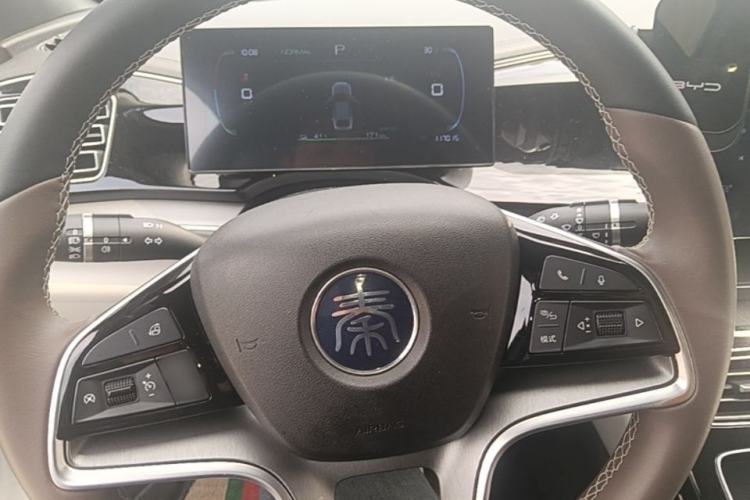 Used BYD Qin PLUS 2024 Honor Edition EV 420KM Leading Model Steering Wheel