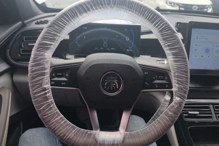 Used BYD Qin PLUS 2024 HONOR Edition DM-i 55KM Leading Model Steering Wheel