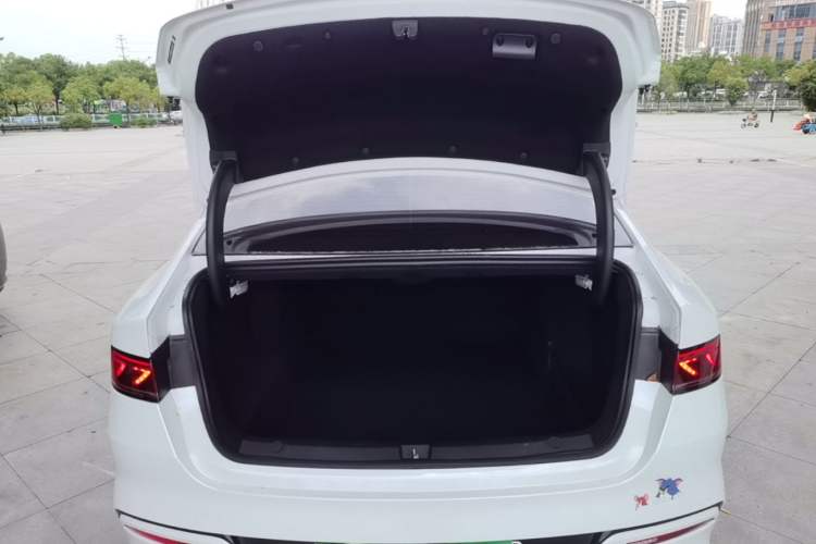 Used BYD Qin PLUS 2024 HONOR Edition DM-i 55KM Leading Model Trunk