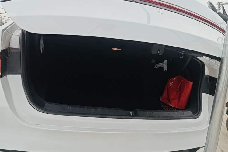 Used BYD Qin PLUS 2024 HONOR Edition DM-i 55KM Leading Model Trunk
