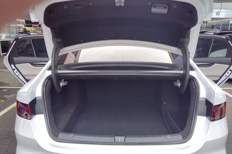 Used BYD Qin PLUS 2024 HONOR Edition DM-i 55KM Leading Model Trunk