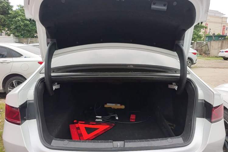 Used BYD Qin PLUS 2024 HONOR Edition DM-i 55KM Leading Model Trunk