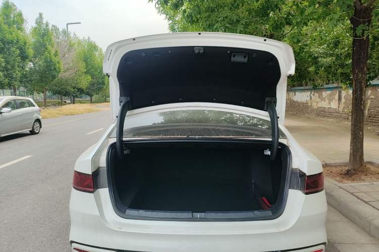 Used BYD Qin PLUS 2024 HONOR Edition DM-i 55KM Leading Model Trunk
