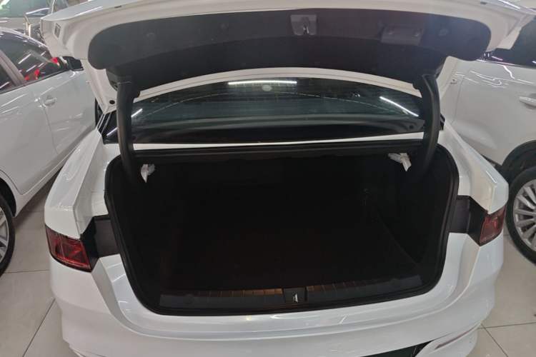 Used BYD Qin PLUS 2024 HONOR Edition DM-i 55KM Leading Model Trunk