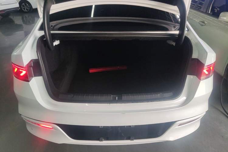 Used BYD Qin PLUS 2024 HONOR Edition DM-i 55KM Leading Model Trunk