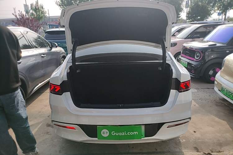 Used BYD Qin PLUS 2024 HONOR Edition DM-i 55KM Leading Model Trunk