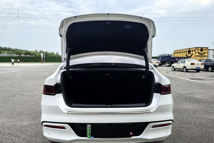 Used BYD Qin PLUS 2024 HONOR Edition DM-i 55KM Leading Model Trunk