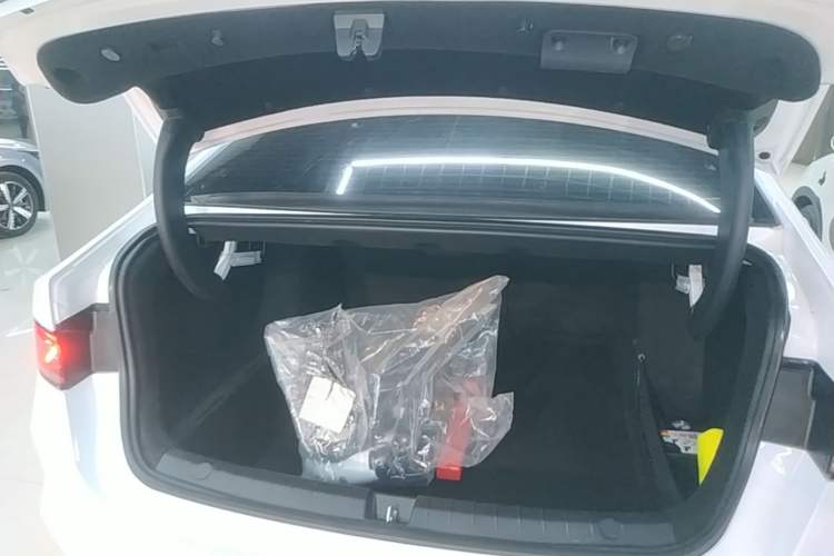 Used BYD Qin PLUS 2024 HONOR Edition DM-i 55KM Leading Model Trunk