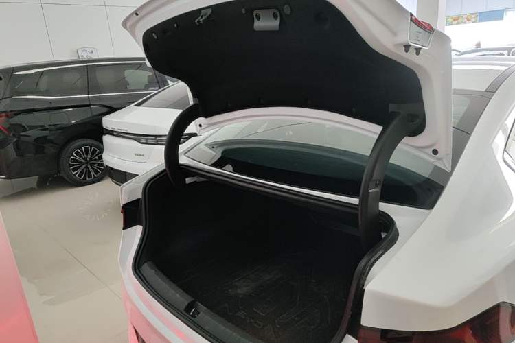 Used BYD Qin PLUS 2024 HONOR Edition DM-i 55KM Leading Model Trunk