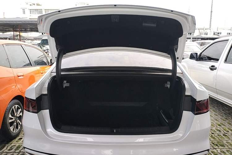 Used BYD Qin PLUS 2024 HONOR Edition DM-i 55KM Leading Model Trunk