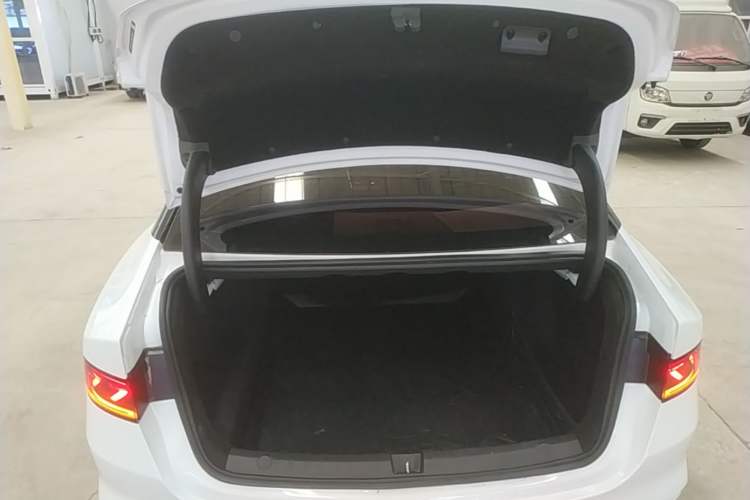 Used BYD Qin PLUS 2024 HONOR Edition DM-i 55KM Leading Model Trunk