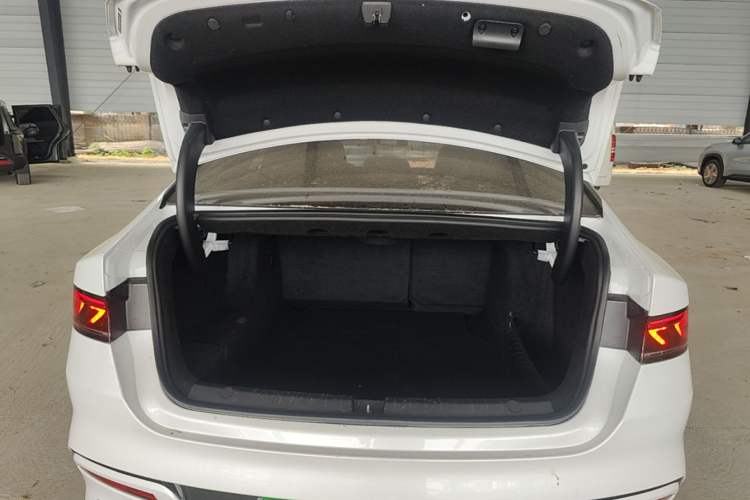 Used BYD Qin PLUS 2024 HONOR Edition DM-i 55KM Leading Model Trunk