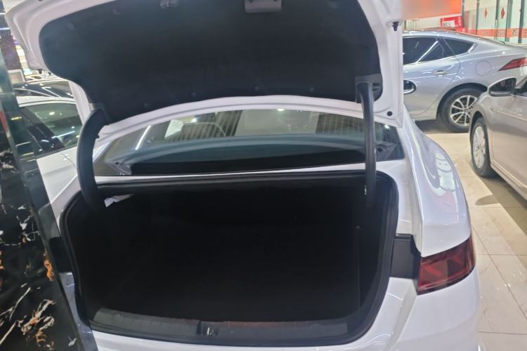 Used BYD Qin PLUS 2024 HONOR Edition DM-i 55KM Leading Model Trunk