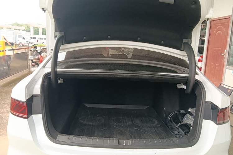 Used BYD Qin PLUS 2024 HONOR Edition DM-i 55KM Leading Model Trunk