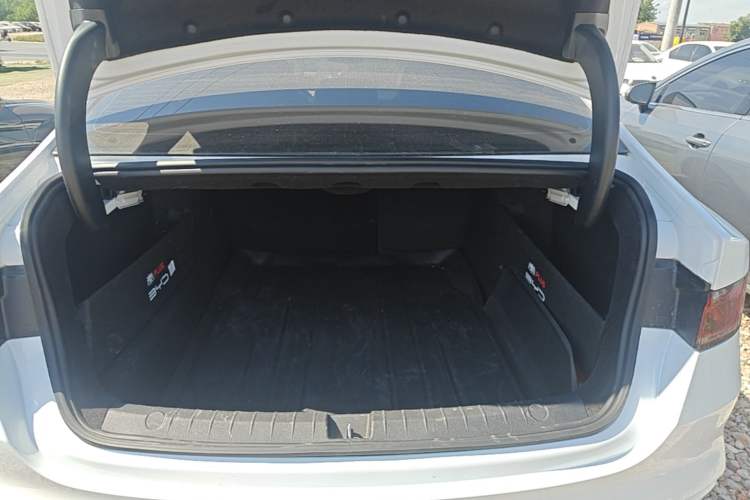 Used BYD Qin PLUS 2024 HONOR Edition DM-i 55KM Leading Model Trunk