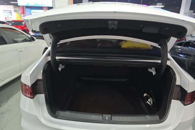 Used BYD Qin PLUS 2024 HONOR Edition DM-i 55KM Leading Model Trunk