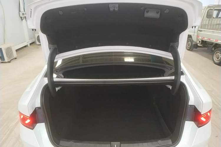 Used BYD Qin PLUS 2024 HONOR Edition DM-i 55KM Leading Model Trunk